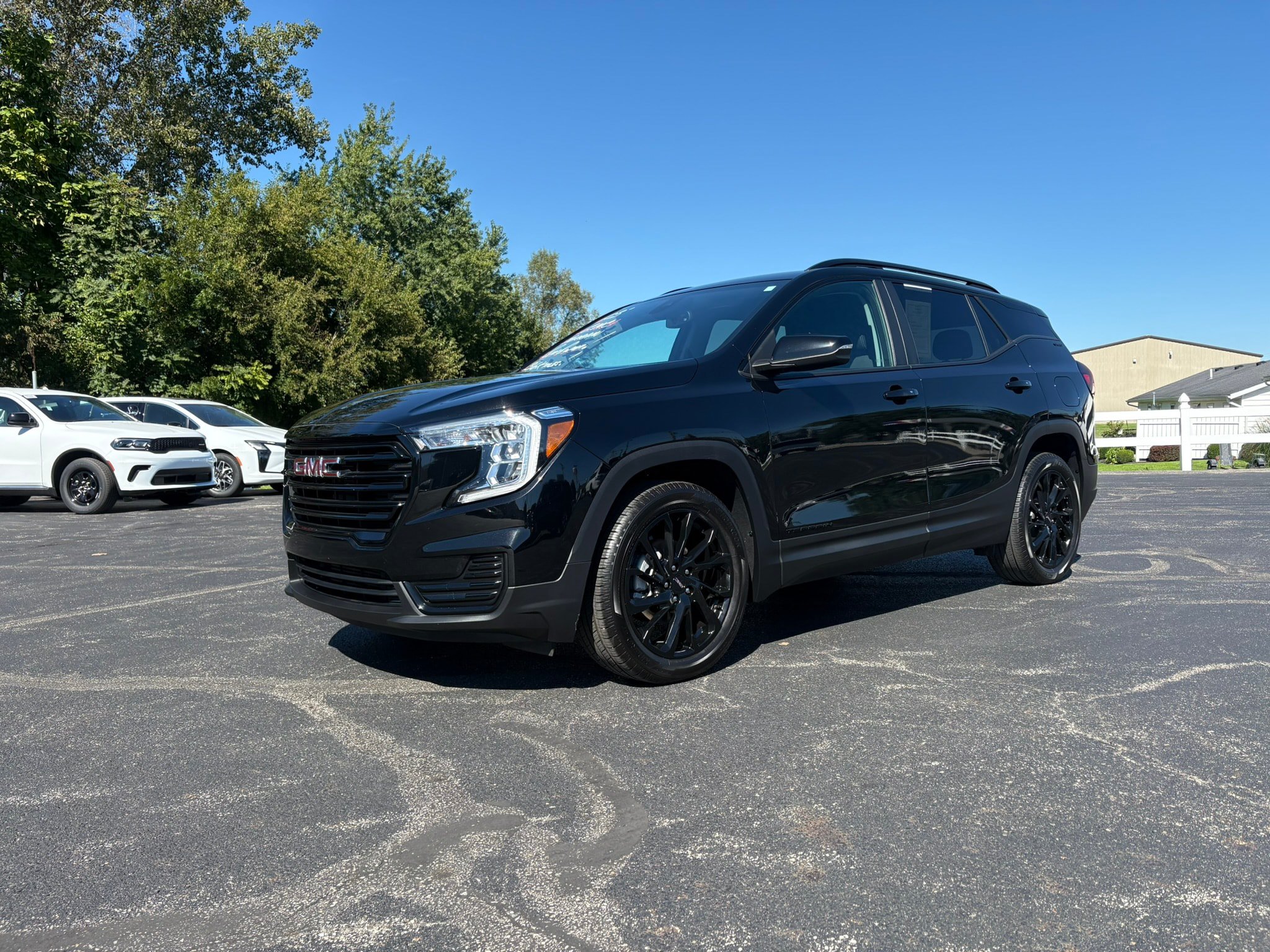 Used 2023 GMC Terrain SLE w/ Driver Convenience Package FWD image 2