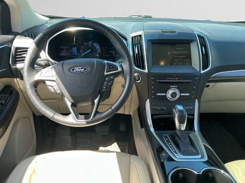 Used 2018 Ford Edge Titanium w/ Technology Package AWD/4WD image 10