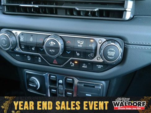 New 2025 Jeep Gladiator Sport image 19