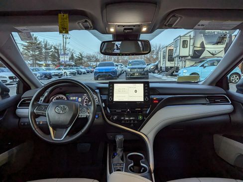 Used 2023 Toyota Camry XLE image 39