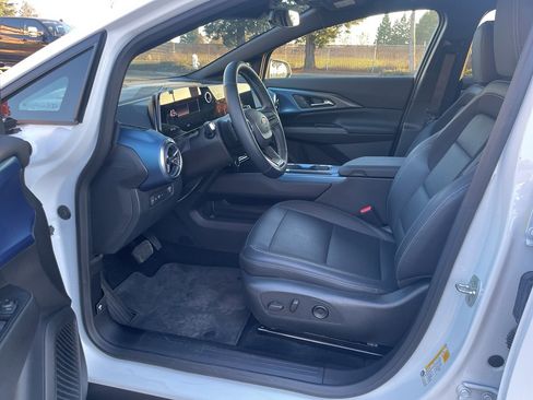 Used 2025 Chevrolet Equinox EV LT w/ Convenience Package image 12