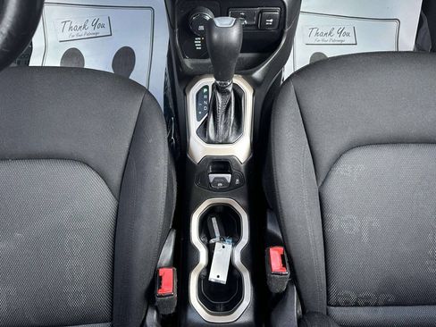 Used 2016 Jeep Renegade Latitude AWD/4WD image 22