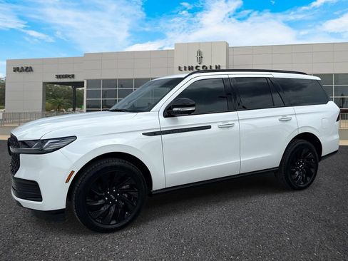 New 2026 Lincoln Navigator Reserve w/ Jet Appearance Package AWD/4WD image 7