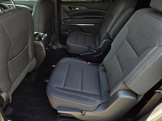 Used 2026 Chevrolet Traverse LT FWD image 12
