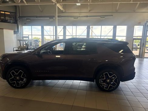 Used 2026 Chevrolet Traverse High Country AWD/4WD image 2