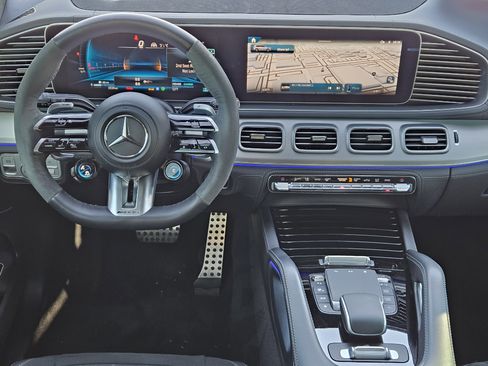 Used 2024 Mercedes-Benz GLS 63 AMG 4MATIC image 26