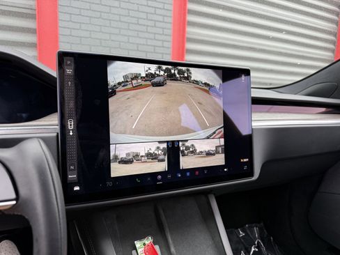 Used 2022 Tesla Model S image 21