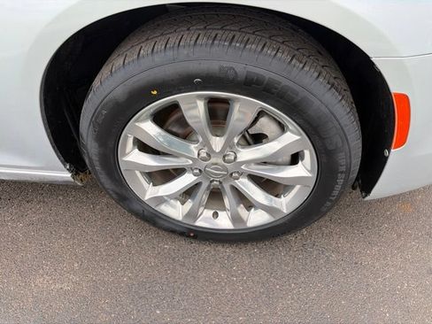 Used 2021 Chrysler 300 Touring L AWD/4WD image 40