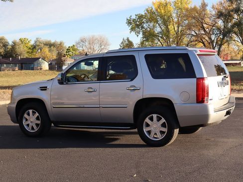 Used 2011 Cadillac Escalade AWD image 8