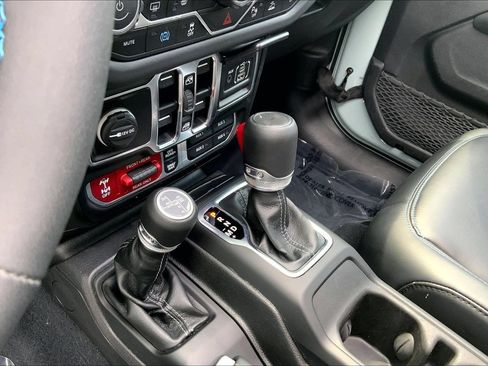 Used 2024 Jeep Wrangler Unlimited Rubicon 4xe AWD/4WD image 12