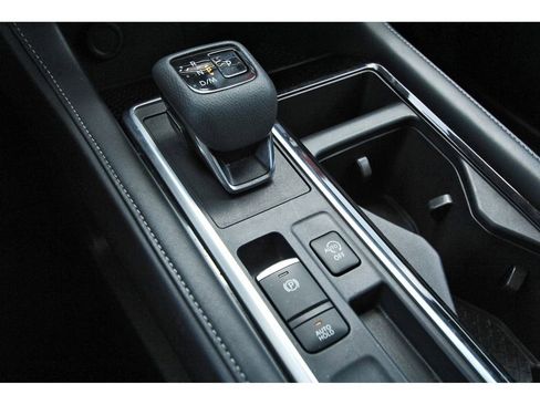 Used 2024 Nissan Pathfinder SV image 24