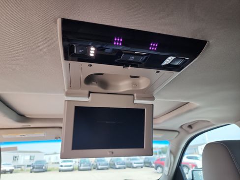 Used 2017 Chevrolet Suburban LT RWD image 23