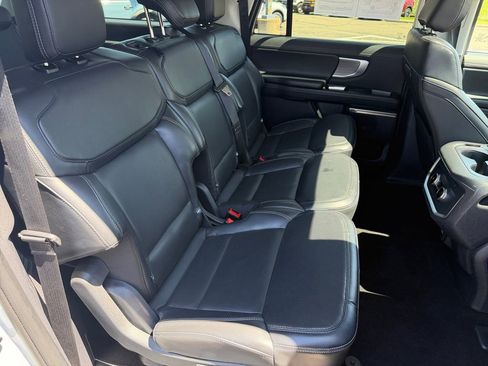Used 2025 Ford Expedition Max Platinum AWD/4WD image 23