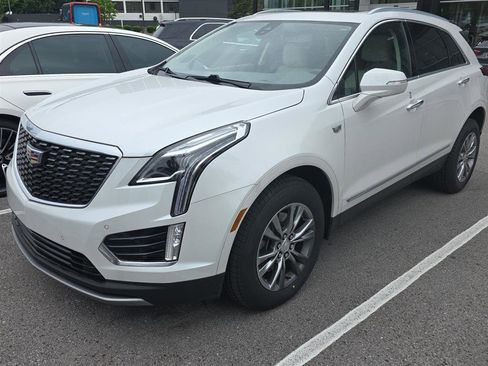 Used 2021 Cadillac XT5 Premium Luxury FWD image 2