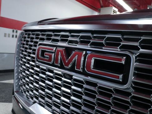 Used 2022 GMC Yukon Denali w/ Denali Premium Package image 38