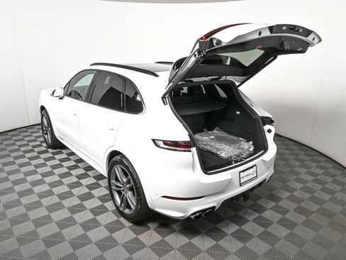 Certified 2026 Porsche Cayenne AWD/4WD image 31