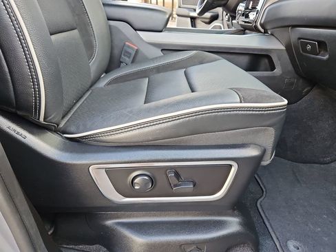 Used 2025 RAM 1500 Laramie image 28