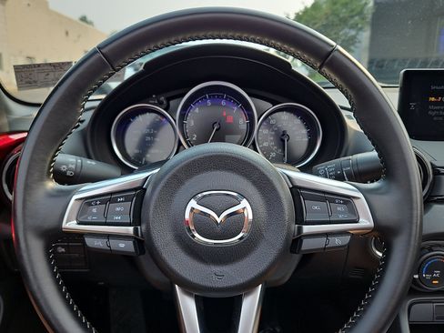 Used 2025 MAZDA MX-5 Miata Club RWD image 17