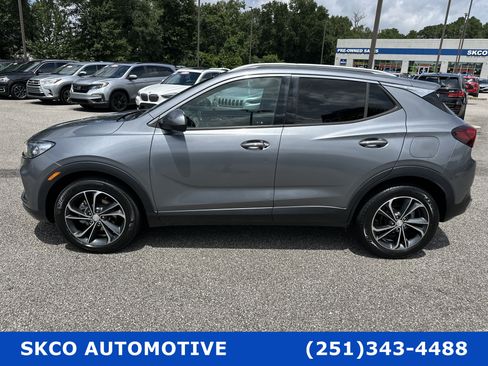 Used 2020 Buick Encore GX Essence image 2