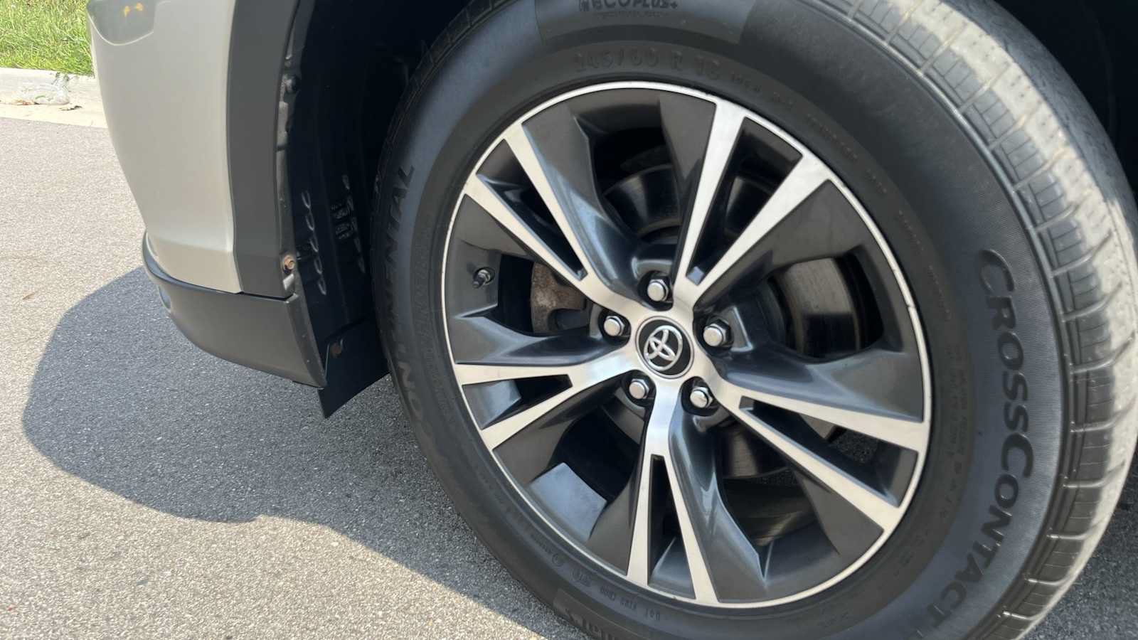 Used 2016 Toyota Highlander XLE w/ Protection Package #3 AWD/4WD image 25
