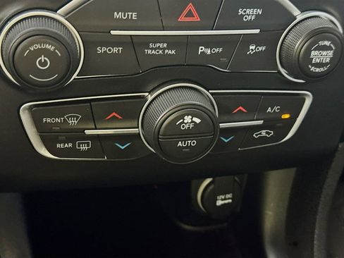 Used 2020 Dodge Charger SXT AWD/4WD image 16