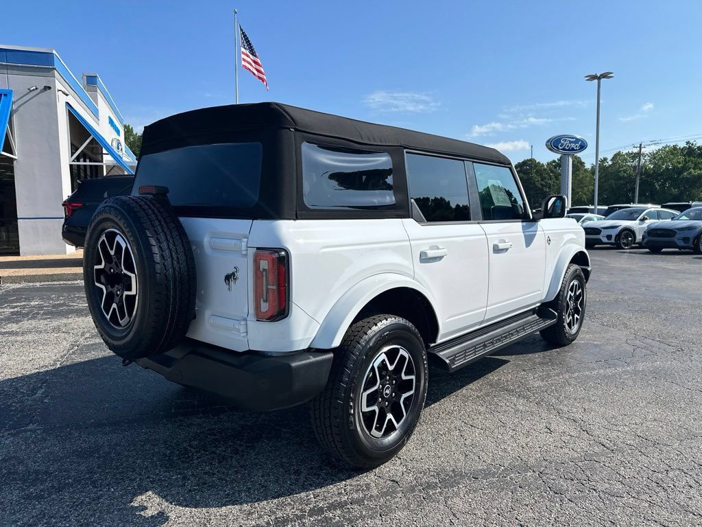 Used 2025 Ford Bronco Outer Banks AWD/4WD image 3