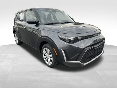 Used 2023 Kia Soul LX image 1