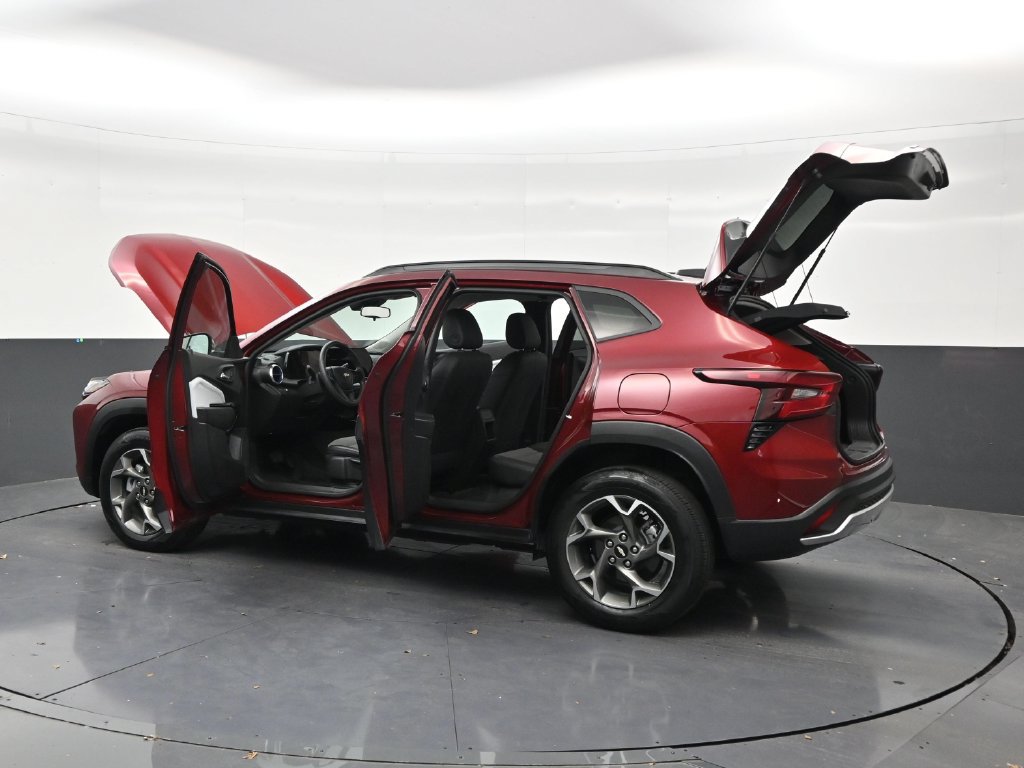 Used 2025 Chevrolet Trax LT FWD image 31