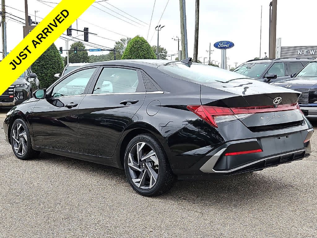 Used 2025 Hyundai Elantra SEL FWD image 6