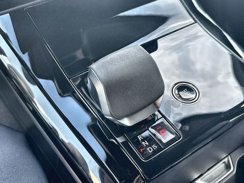 Used 2025 Land Rover Range Rover Sport SE image 27