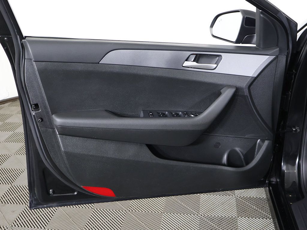 Used 2018 Hyundai Sonata SE FWD image 20