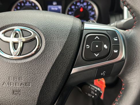 Used 2016 Toyota Camry SE FWD image 18