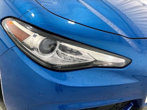 Used 2019 Alfa Romeo Giulia Ti Sport w/ Quick Order Package 22S Sport AWD/4WD image 12