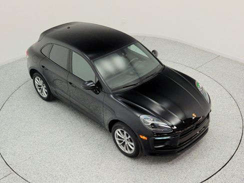 Used 2023 Porsche Macan AWD/4WD image 25