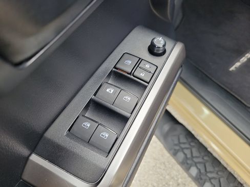 Used 2020 Toyota Tacoma SR5 RWD image 14