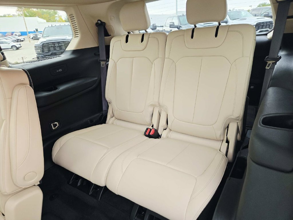Used 2022 Jeep Grand Cherokee L Limited AWD/4WD image 14
