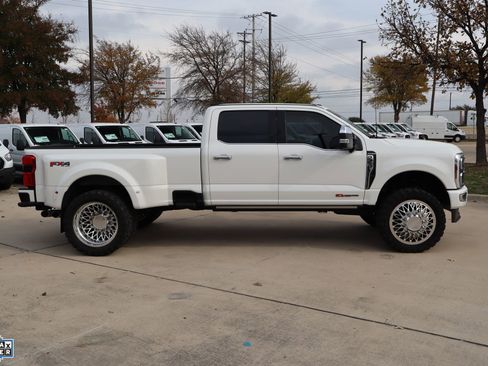 Used 2024 Ford F350 Platinum image 2