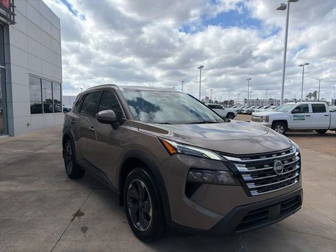 Certified 2025 Nissan Rogue SV w/ SV Premium Package image 5