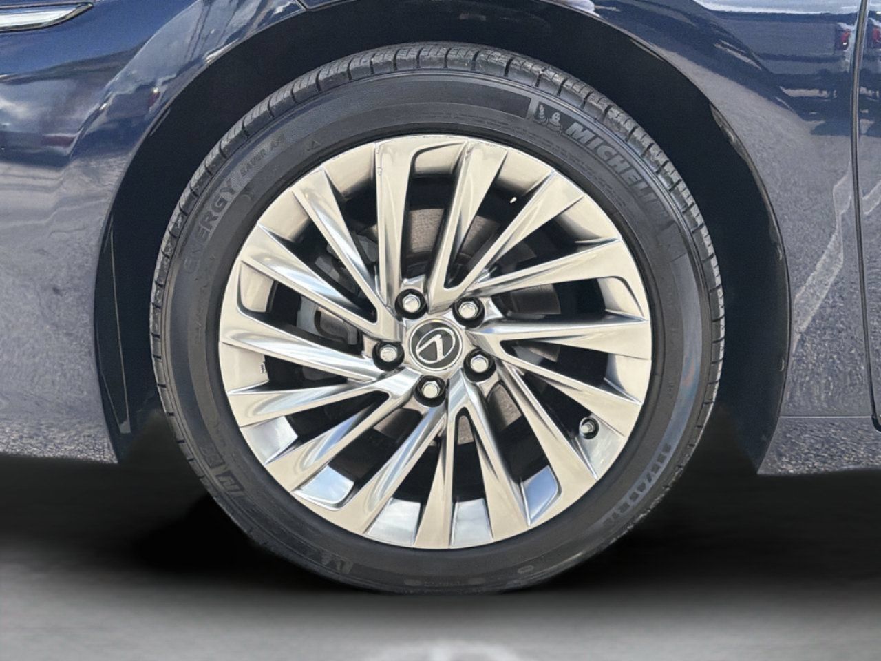 Used 2019 Lexus ES 300h w/ Accessory Package 2 FWD image 34