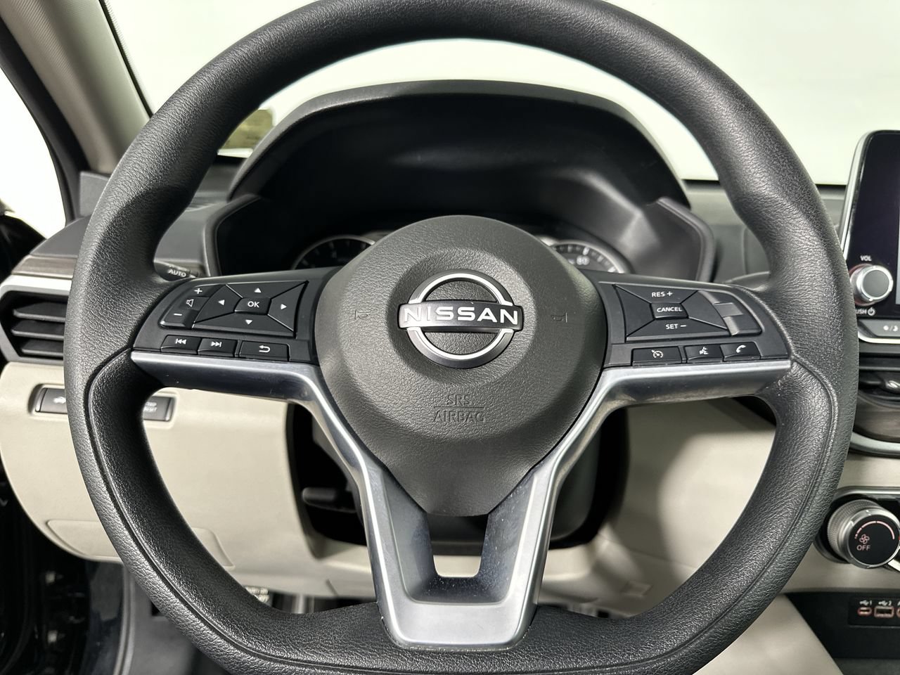 Used 2025 Nissan Altima 2.5 SV FWD image 6