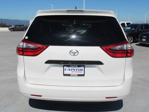 Used 2020 Toyota Sienna L FWD image 4