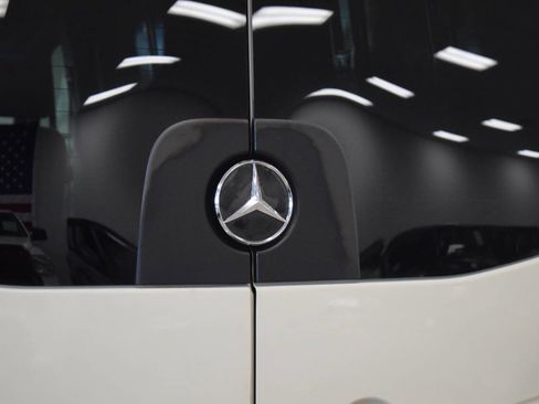 Used 2017 Mercedes-Benz Sprinter 2500 image 21