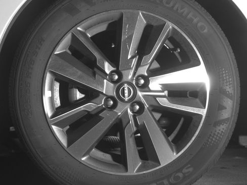 Used 2025 Nissan Versa SV image 9