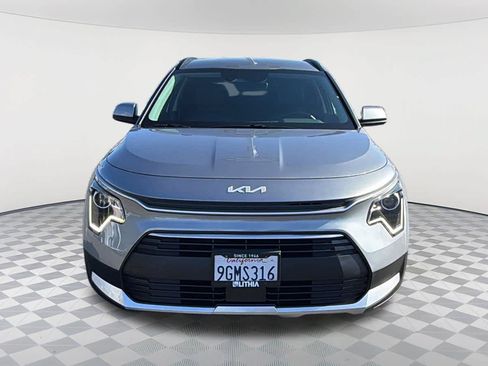 Used 2023 Kia Niro EX FWD image 2