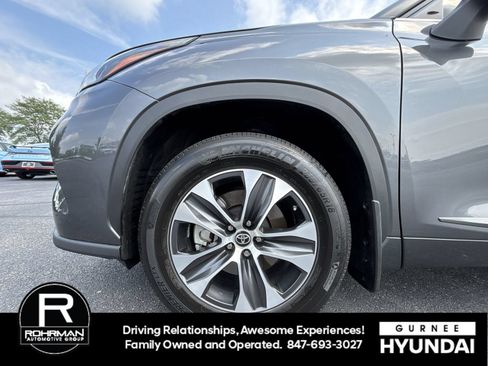 Used 2022 Toyota Highlander XLE AWD/4WD image 12