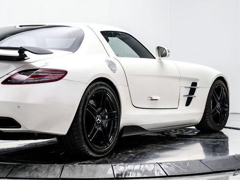 Used 2011 Mercedes-Benz SLS AMG Coupe image 25