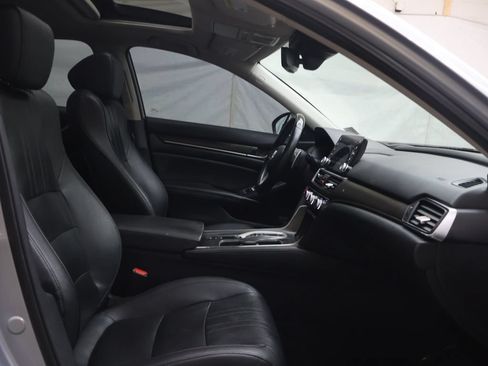 Used 2019 Honda Accord Touring image 9