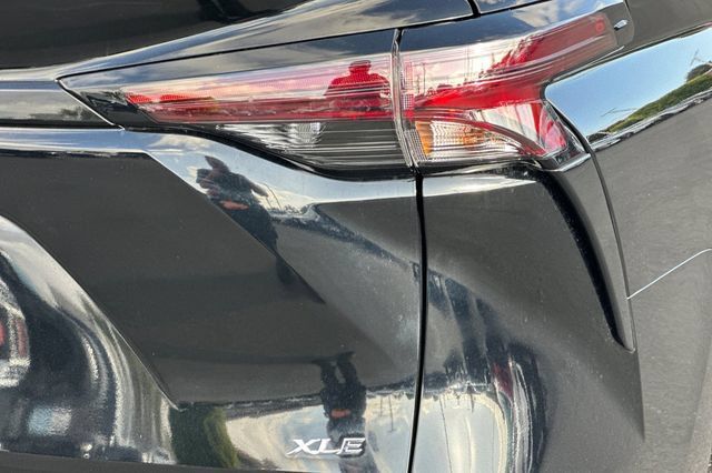 Certified 2026 Toyota Sienna XLE FWD image 32