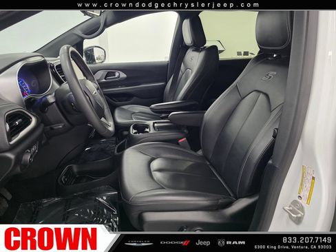 Used 2024 Chrysler Pacifica Limited FWD image 23