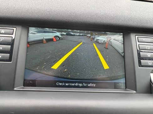 Used 2019 Land Rover Discovery Sport SE image 22